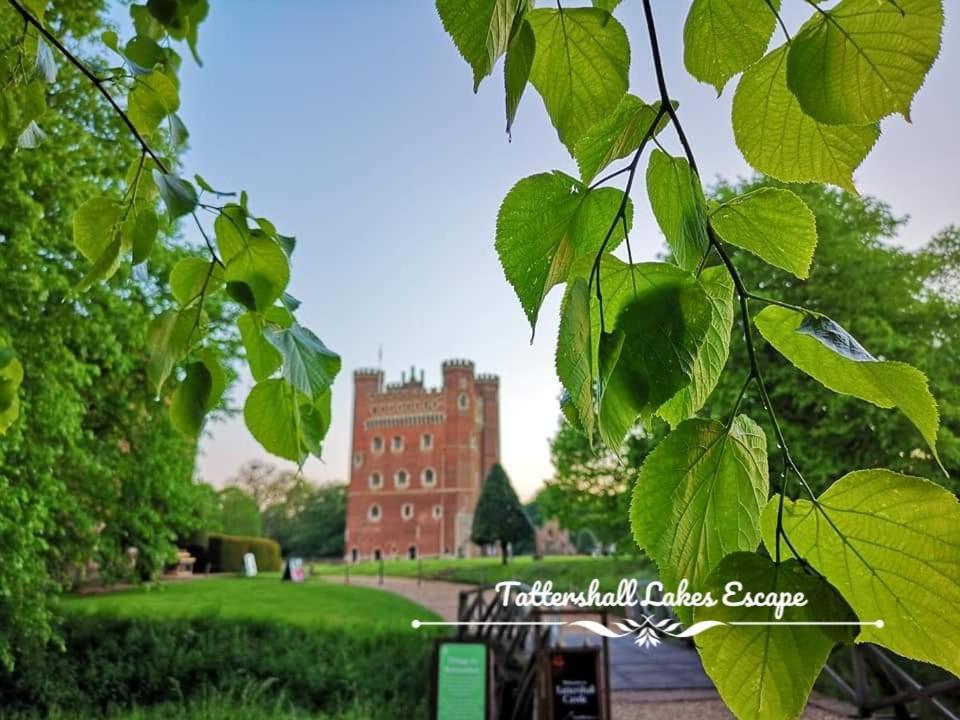 Meridian Tattershall Lakes Escape - Lakeside Lodge Caravan With A Fishing Peg Luxury Hot Tub Bagian luar foto