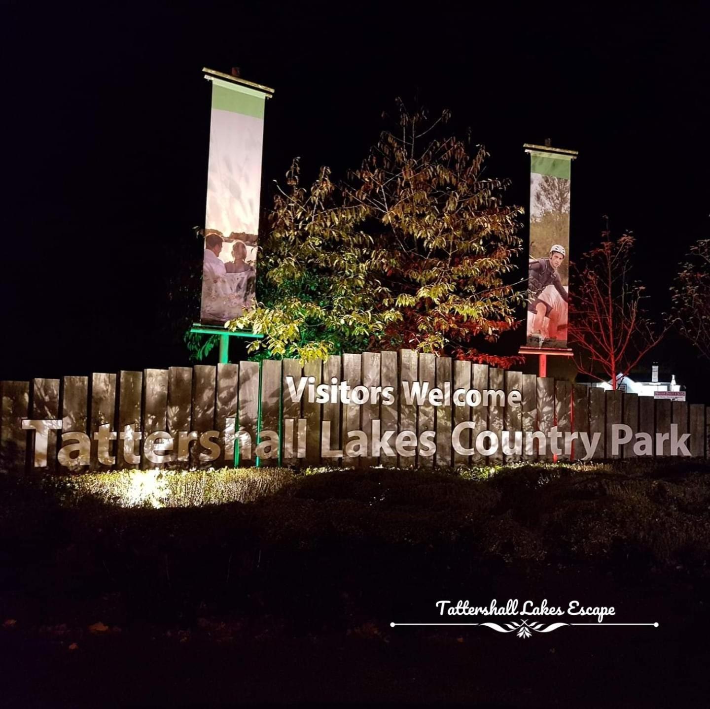 Meridian Tattershall Lakes Escape - Lakeside Lodge Caravan With A Fishing Peg Luxury Hot Tub Bagian luar foto