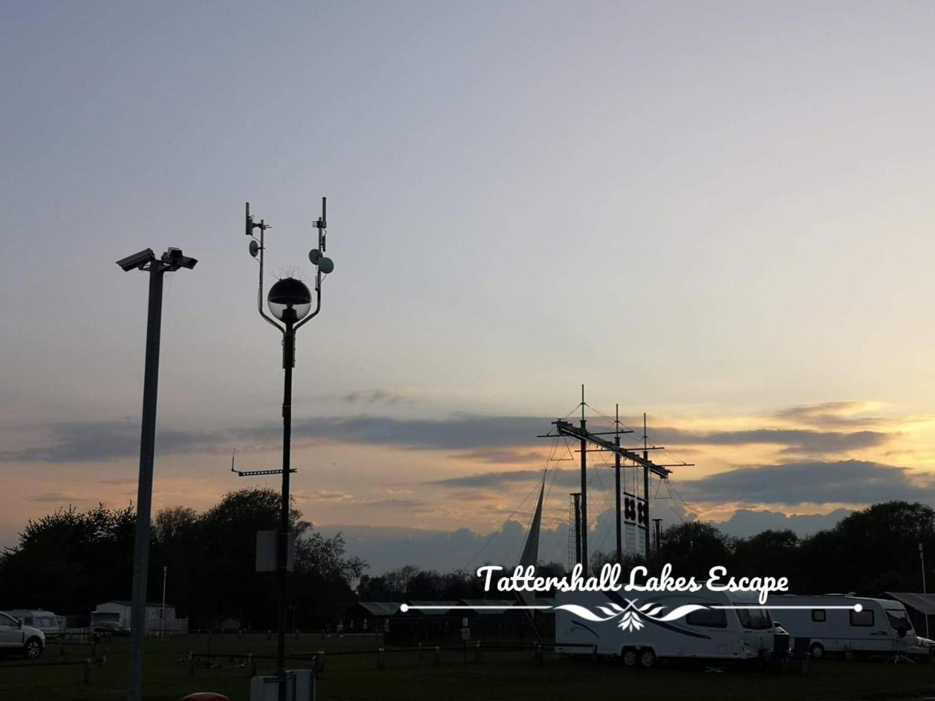 Meridian Tattershall Lakes Escape - Lakeside Lodge Caravan With A Fishing Peg Luxury Hot Tub Bagian luar foto