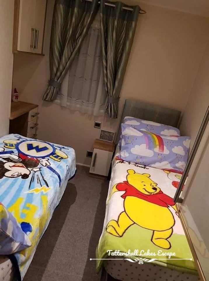 Meridian Tattershall Lakes Escape - Lakeside Lodge Caravan With A Fishing Peg Luxury Hot Tub Bagian luar foto