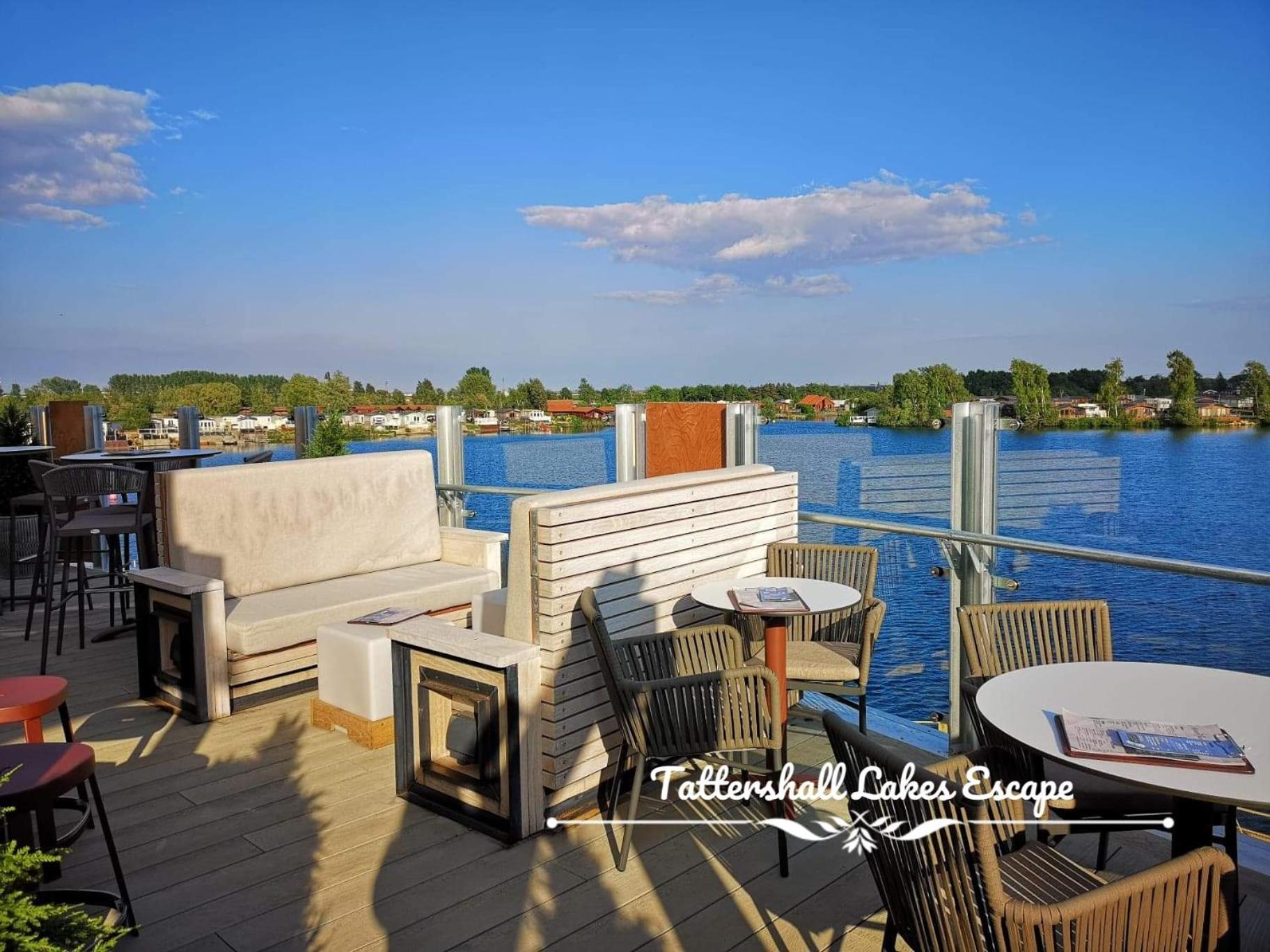 Meridian Tattershall Lakes Escape - Lakeside Lodge Caravan With A Fishing Peg Luxury Hot Tub Bagian luar foto