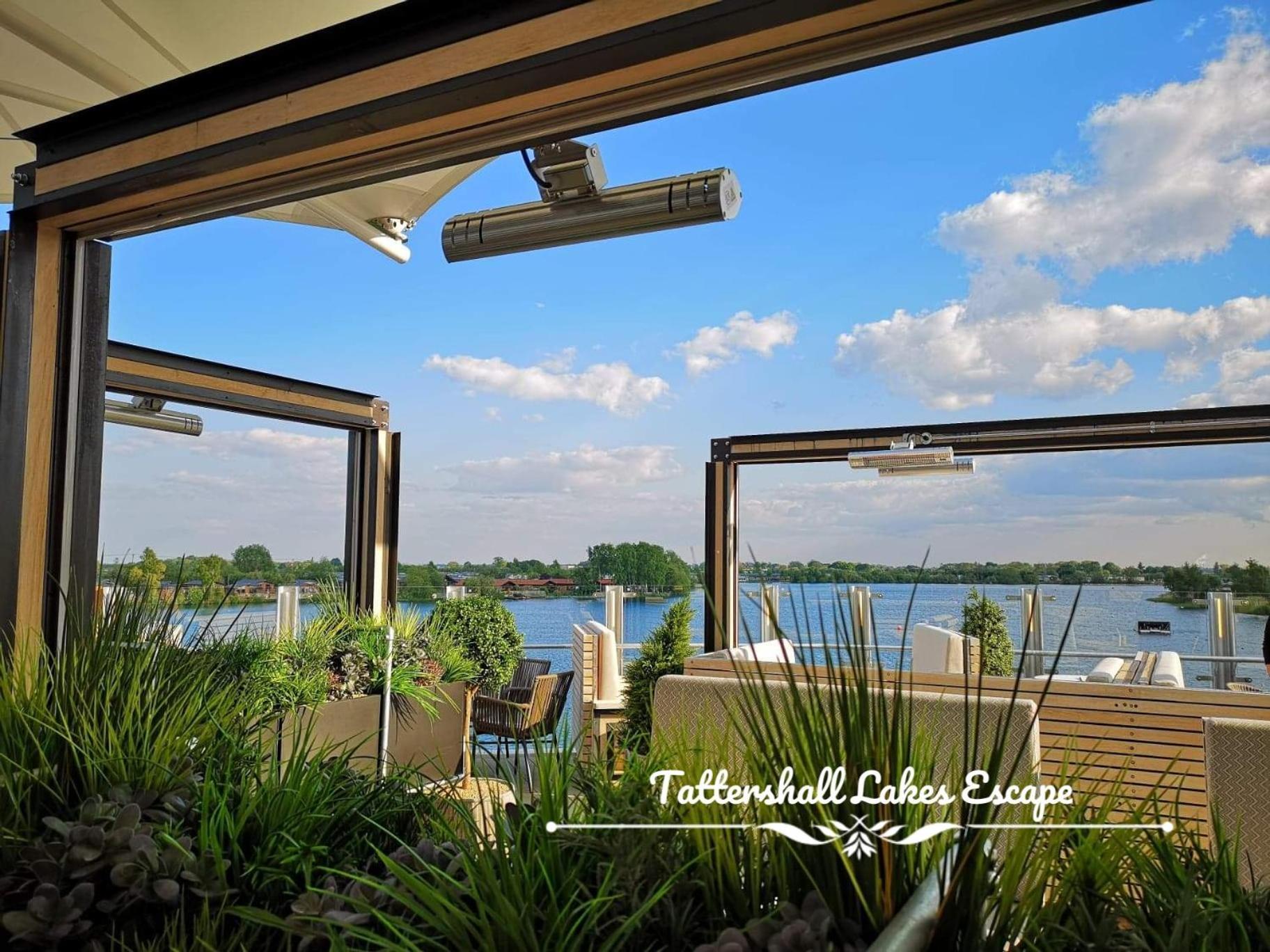 Meridian Tattershall Lakes Escape - Lakeside Lodge Caravan With A Fishing Peg Luxury Hot Tub Bagian luar foto