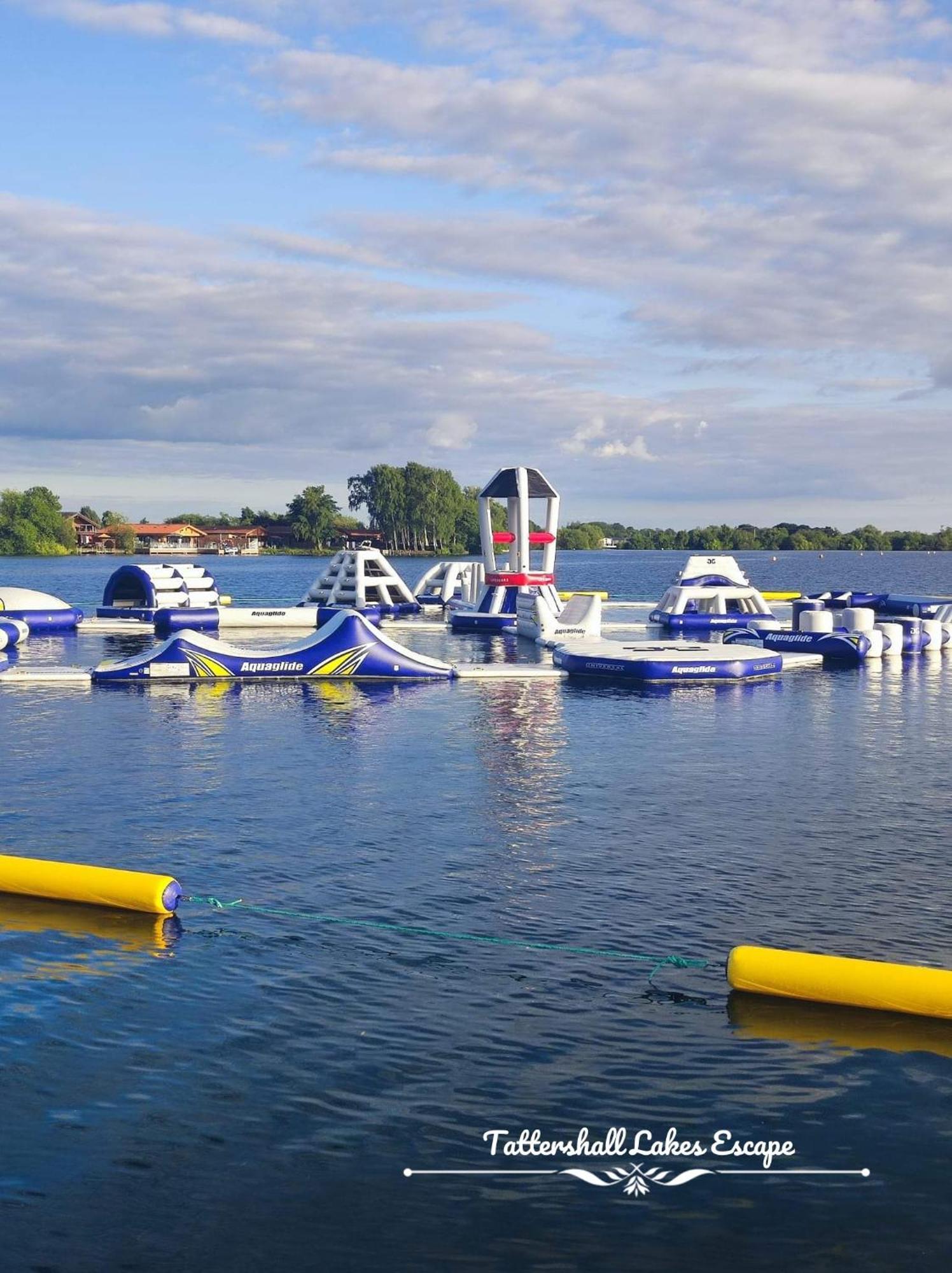 Meridian Tattershall Lakes Escape - Lakeside Lodge Caravan With A Fishing Peg Luxury Hot Tub Bagian luar foto