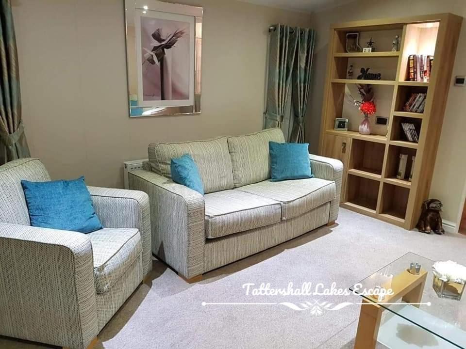 Meridian Tattershall Lakes Escape - Lakeside Lodge Caravan With A Fishing Peg Luxury Hot Tub Bagian luar foto