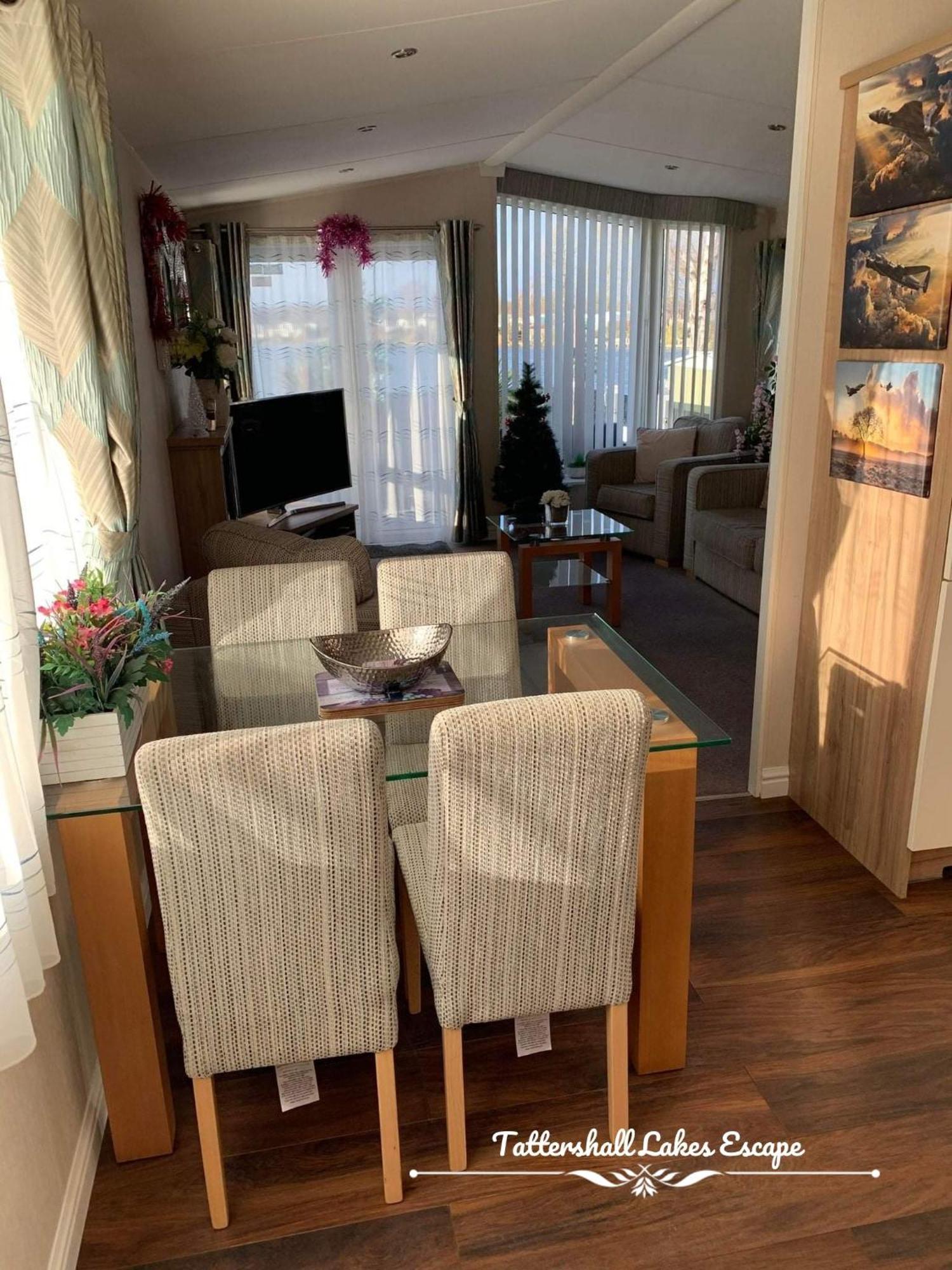 Meridian Tattershall Lakes Escape - Lakeside Lodge Caravan With A Fishing Peg Luxury Hot Tub Bagian luar foto