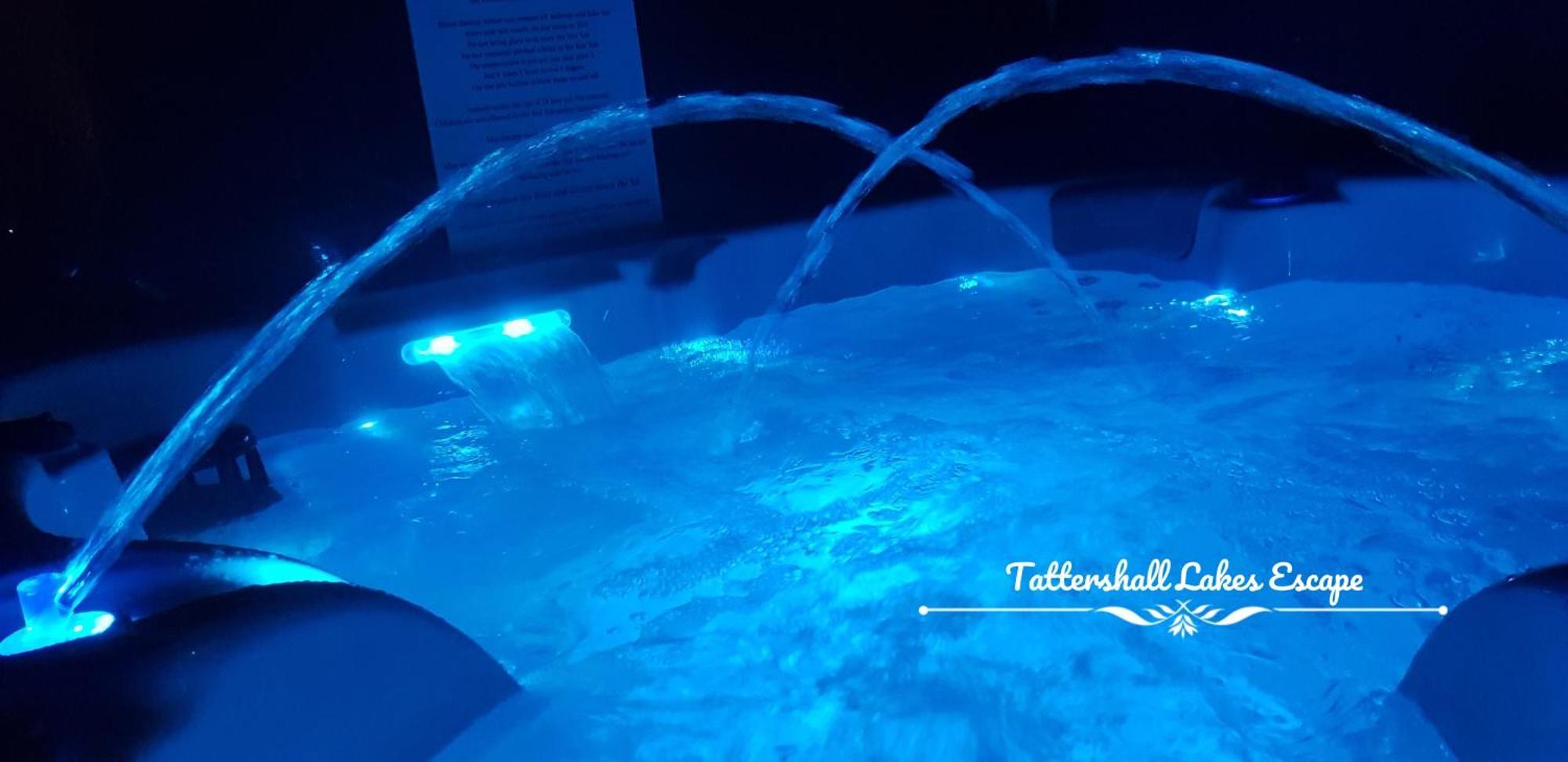 Meridian Tattershall Lakes Escape - Lakeside Lodge Caravan With A Fishing Peg Luxury Hot Tub Bagian luar foto