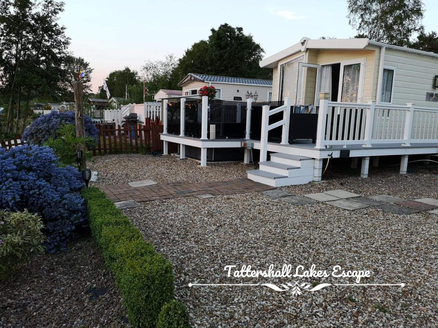 Meridian Tattershall Lakes Escape - Lakeside Lodge Caravan With A Fishing Peg Luxury Hot Tub Bagian luar foto